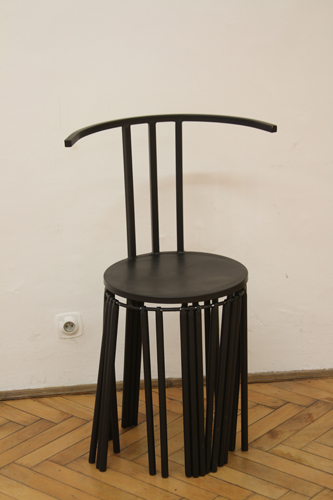 28 lábú szék | installáció, 2014